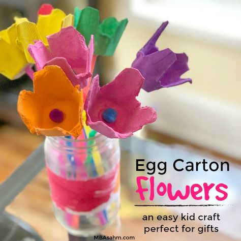 This craft idea for kids is so easy and fun to make! And it's the perfect gift idea for grandparents, Mother's Day, or family birthdays. Egg Carton Flowers Kids, Kids Birthday Crafts, Egg Carton Flowers, Easy Mother's Day Crafts, Egg Carton Crafts, Ideas For Easter Decorations, Quick Crafts, Kid Craft, Mothers Day Crafts For Kids