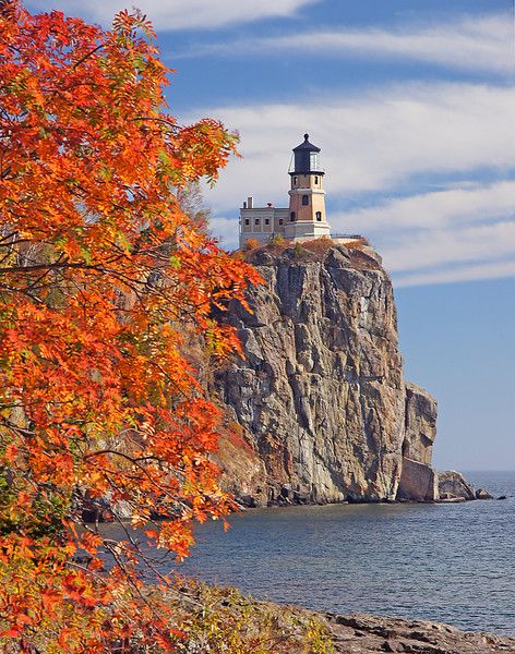 Split rock lighthouse in Minnesota.  Love it!  I've been there -- it is really cool! Lake Lighthouse, Split Rock Lighthouse, Lighthouse Lighting, Split Rock, Lighthouse Pictures, Beautiful Lighthouse, Light House, Incredible Places, Lake Superior