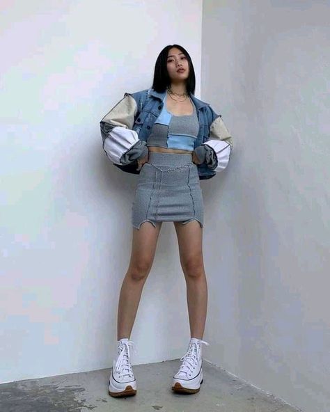 Hike Converse, Platform Sneakers Outfit, Like Aesthetic, Corset Fashion Outfits, Outfit Concert, Top Aesthetic, Cute And Aesthetic, Cute Skirt Outfits, Mode Casual