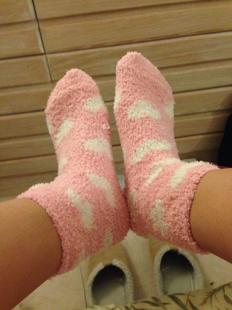 Hehehe, Yuna-chan gave me pink fuzzy socks from Daiso for New Years >.< Melina and Megan got some too~ theirs was striped... I like mine more--- /bricked. Pink Fluffy Socks, Pink Socks Aesthetic, Fluffy Socks Aesthetic, Fuzzy Socks Aesthetic, Pink Fuzzy Socks, Socks Fuzzy, Grippy Socks, Socks Aesthetic, Gemini And Aquarius