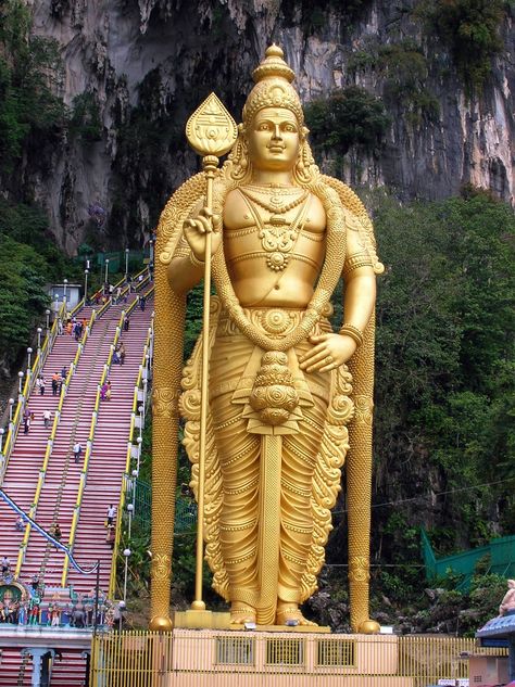 The largest statue of Lord Murugan in the world at Batu Caves Murugan Statue, Lord Murugan Hd Wallpaper 4k, Temple India, Batu Caves, Lord Murugan Wallpapers, Lord Photo, Lord Murugan, Ganesh Images, Shiva Wallpaper