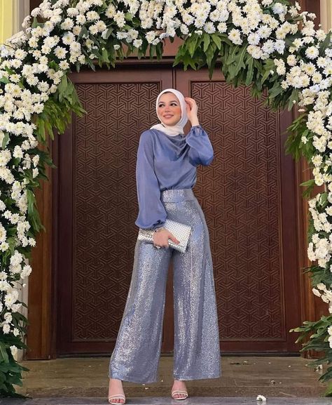 Soiree Pants Outfit Hijab, Hijabi Jumpsuit Outfit Soiree, Engagement Jumpsuit Hijab, Muslim Wedding Guest Outfit Ideas, Modest Wedding Outfit Guest, Hijab Jumpsuit Soiree, Jumpsuit Outfit Wedding Hijab, Soiree Outfit Hijab, Dresses To Wear To A Wedding Hijab