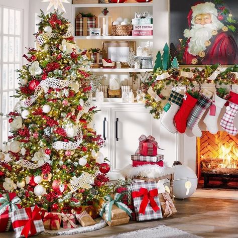 Christmas Decor Tree Ideas, Room Decorations For Christmas, Christmas Decor Tree, Cozy Dining Room, Hobby Lobby Christmas, Buy Christmas Tree, Cool Christmas Trees, Christmas Decor Ideas, Holiday Diy