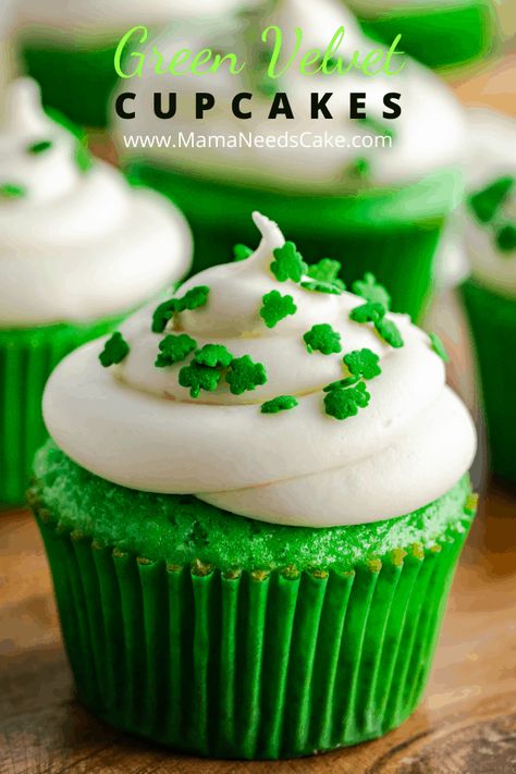 Green Velvet Cupcakes, Green Velvet Cake, Sweets Board, Mint Chip Cookies, Dessert Holiday, Cupcake Cream, Green Cupcakes, Fantastic Recipes, Delicious Cupcakes