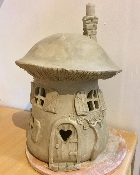 Clay Fairy Houses, Fairy House Clay, Ceramic Fairy House, Fairy House Crafts, Clay House, Clay Fairy House, Beginner Pottery, Pottery Houses, Sculpture Art Clay