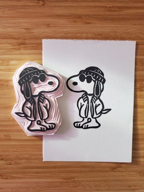 Block Print Artwork, Snoopy Art, Linoleum Prints, Cool Snoopy, Print Making Designs, Printmaking Ideas, Linoleum Print, Linoleum Block Printing, Linocut Printmaking