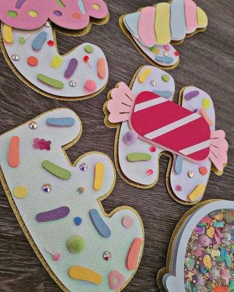 Candy Classroom Theme, Heart Art Lesson, Candy Props, Candy Land, Memo Pad Design, Creative Wrapping, Handmade Baby Shower Gift, Candy Theme, Diy Candy