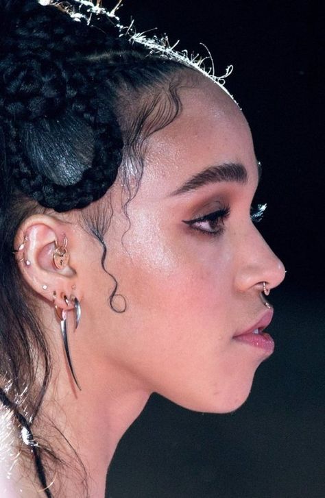 FKA twigs Fashion Style Ear Piercing On Both Ears, Fka Twigs Ear Piercings, Fka Twigs Tattoo, Fka Twigs Style, Cool Ear Piercings, Pretty Ear Piercings, Fka Twigs, Body Mods, Ear Jewelry