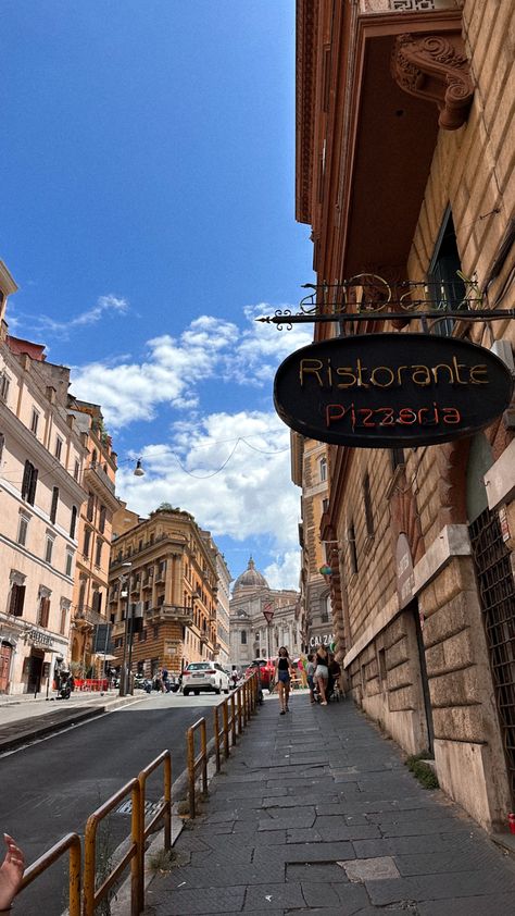 Italy Aesthetics #aesthetic #italy #rome #travelguide Italy Core, Roma Aesthetic, Rome Italy Aesthetic, Rome Italy Photography, Cozy City, Rome Aesthetic, Rome Streets, Rome Photography, Aesthetic Italy