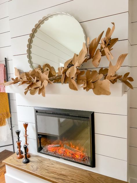 Paper Bag Leaf Garland, Thanksgiving Paper Decorations, Diy Thanksgiving Backdrop, Paper Bag Leaves, Diy Fall Garland Ideas, Fall Garland Ideas, Fall Decor Paper, Paper Leaf Garland, Paper Bag Decoration