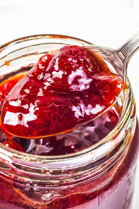 Make your own small-batch Strawberry Jam with this easy recipe. No pectin needed for this delicious fruity condiment! Strawberry Jam Without Pectin, Jam Preserves, Jam Without Pectin, Leftover Strawberries, Strawberry Jam Recipe, Homemade Strawberry Jam, Freshly Squeezed Orange Juice, Slow Cooker Chili, Jam And Jelly