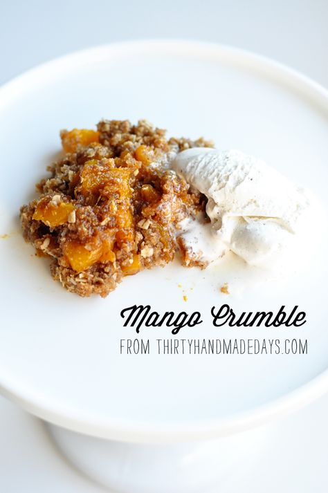 Mango Crumble Mango Crisp, Mango Crumble, Mango Dessert Recipes, Scoop Of Ice Cream, Mango Dessert, Crumble Recipe, Mango Recipes, Leigh Anne, Dessert Toppings