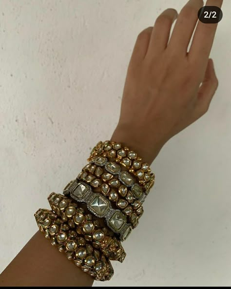 Indian Jewelry Aesthetic, Navratri Ideas, Statement Jewelry Outfit, Vintage Indian Jewelry, Unique Bridal Jewelry, Royal Indian, Kundan Jewellery Bridal, Indian Wedding Jewelry Sets, Gold Bangles For Women