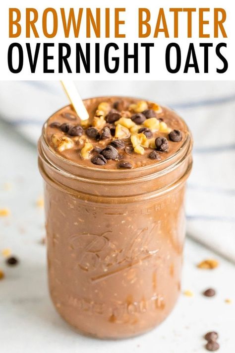 Treat yourself to these chocolate brownie batter overnight oats. They taste like brownies and are topped with walnuts, chocolate chips and a peanut butter drizzle. Toppings For Overnight Oats, Overnight Oats With Chocolate Protein Powder, Overnight Oats Chocolate Protein Powder, Overnight Oats With Pudding Powder, Cake Batter Overnight Oats, Brownie Batter Overnight Oats, Oatmeal Jars, Breakfast Jars, Peanut Butter Drizzle