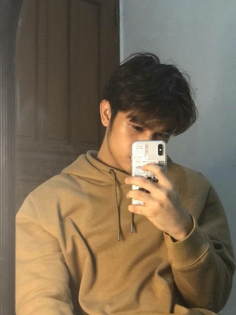 pinterest boy, hoodie, mirror selfie, asian Mirror Shot Men, Mirror Poses Men, Mirror Shot Boy, Mirror Selfie Asian, Selfie Mirror Poses, Iphone Mirror Selfie, Pinterest Boy, Men Selfie, Spikey Hair