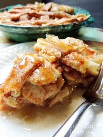 Hot Buttered Rum Apple Pie via thefrugalfoodiemama.com   Sounds fabulous! Boozy Pies, Curriculum Writing, Apple Cheese, Rum Sauce, Buttered Rum, Hot Buttered Rum, Homemade Apple Pies, Amish Recipes, Homemade Apple