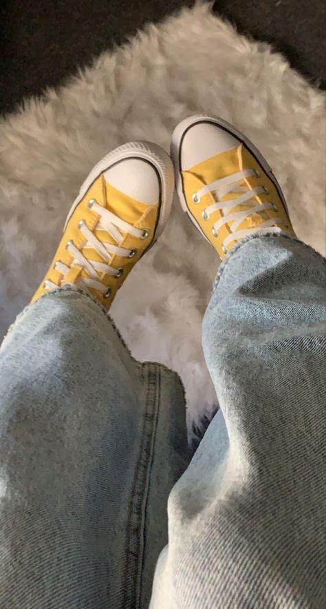 Yellow Converse Aesthetic, Light Yellow Converse, Yellow Converse Outfit, All Star Yellow, Belle Outfit, Yellow Converse, Converse Aesthetic, Wedding Converse, Yellow Heels