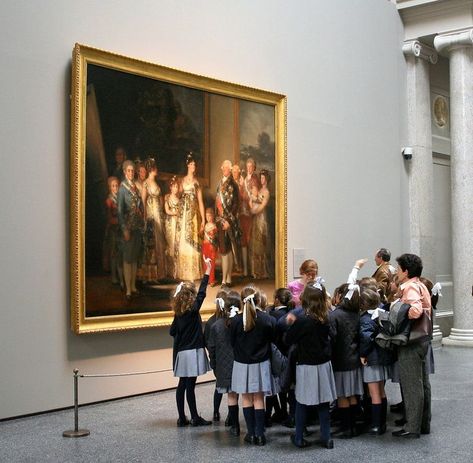 People Looking At Art In Museum, People In Museum, Prado Museum Madrid, Prado Museum, Art History Major, Prado Madrid, Teacher Aesthetic, History Major, Spain Madrid