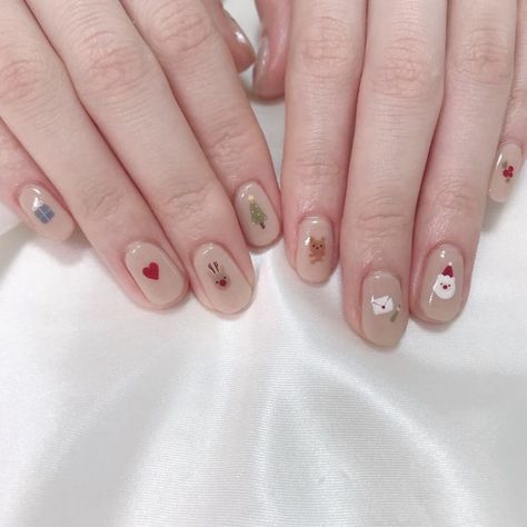 Nail Christmas, Minimal Nails Art, Pastel Nails Designs, Asian Nails, Hippie Nails, Beauty Nails Design, Christmas Gel Nails, Minimal Nails, Almond Acrylic Nails