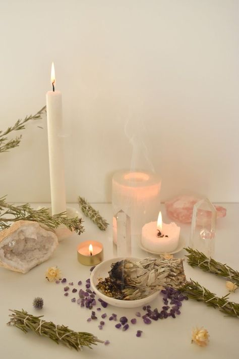 Encens Aesthetic, Altar Aesthetic, Altar Candles, Spiritual Altar, Crystal Room, Crystal Altar, Meditation Candles, Witch Shop, Crystal Aesthetic