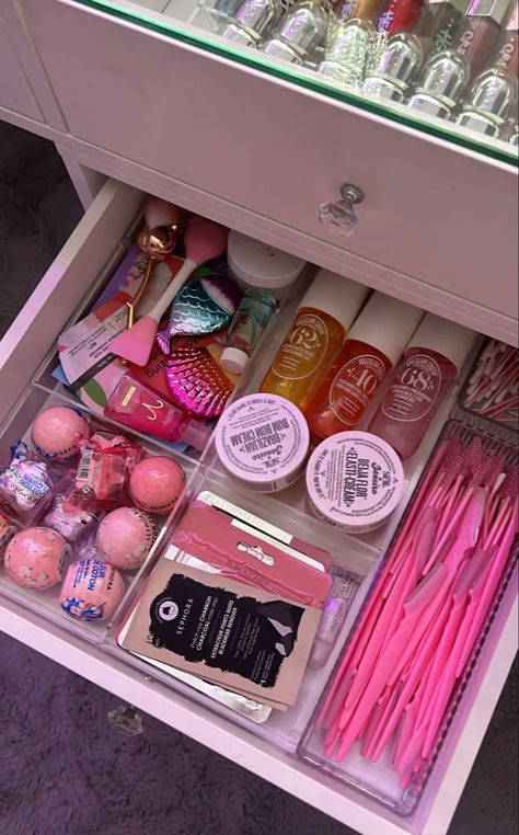 Skincare Drawer Aesthetic, Aesthetic Vanity, Draw Organizer, Vanity Setup, Vanity Inspo, Brownie Packaging, Rangement Makeup, Dream Vanity, Makeup Collection Goals