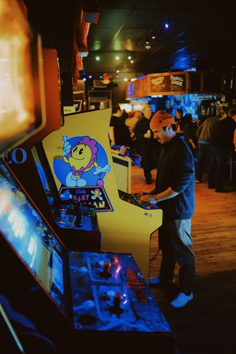 Video Game Photography, Arcade Photography, Fujifilm 35mm, Arcade Photoshoot, Neon Photography, Street Fashion Photography, Cinematic Photography, Poses For Pictures, Photography Inspo