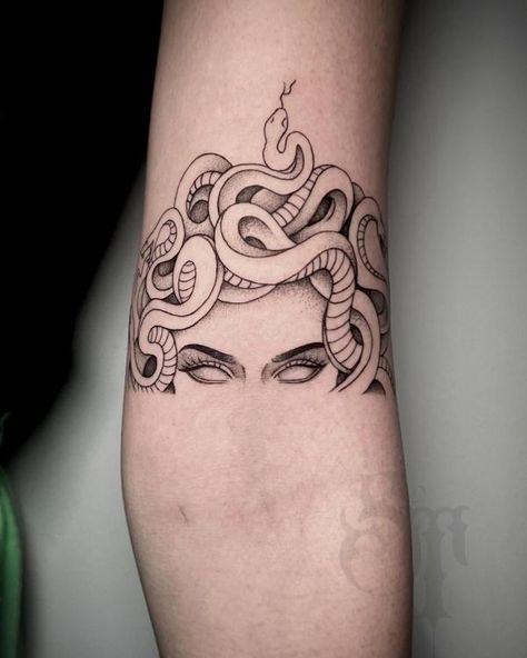 120 Medusa Tattoo Designs with Meaning | Art and Design Medusa Tattoo Design, Wicked Tattoos, Snake Tattoo Design, Medusa Tattoo, Tattoo Style Drawings, Tattoo Designs And Meanings, Snake Tattoo, Hip Tattoo, Tattoo Sleeve Designs