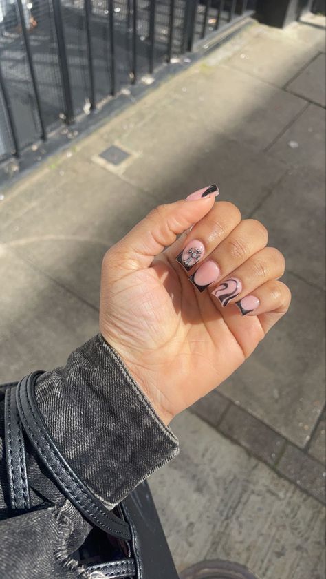 Short Medical Assistant Nails, Short Braiders Nails, Shirt Square Acrylic Nails, Cute Shorties Acrylic Nails, Medium Short Nails Acrylic Square, Short Croc Nails, Short Acrylic Nails Square Simple, Baddies Nails Short, Short Set Acrylic Nails