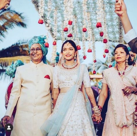 Bridal entry under a phoolon ki chaadar. Marathi Bride Entry, Bridal Entry, Marathi Bride, Bride Entry, Lehenga Jewellery, Parents Wedding, Indian Wedding Photos, Wedding Register, Plan Planner