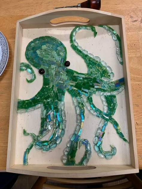 Beach Glass Mosaic, Seaglass Mosaic Diy, Glass Art Mosaic, Sea Glass Furniture, Resin Mosaic Art, Resin Glass Art Diy, Shard Glass Art Ideas, Glass Art Ideas, Mosaic Jellyfish