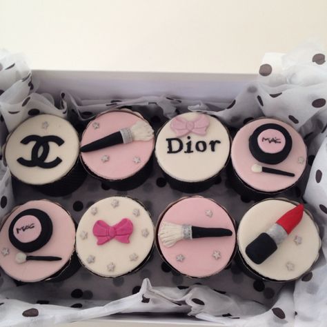 Makeup Cupcakes, Fashion Cupcakes, Chanel Cake, Makeup Themes, Cupcake Pictures, Fondant Cake Designs, Homemade Makeup, Make Up Cake, Spa Birthday