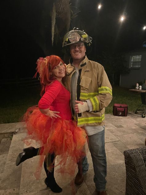 #halloweencostume #couplehalloweencostumes #fire Dyi Costume, Fire Costume, Costume Couple, Couple Halloween Costumes, Couples Costumes, Halloween Fun, Halloween Costumes, Halloween, Art