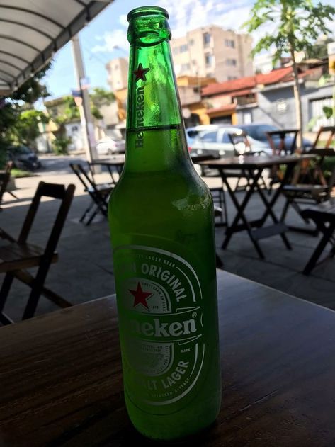 Heineken | Foto de cerveja gelada, Foto de cerveja, Fotos de lanches Long Neck, Fake Story, Beer Bottle, Life Style, Coca Cola, Bali, Beer, United States, Bar