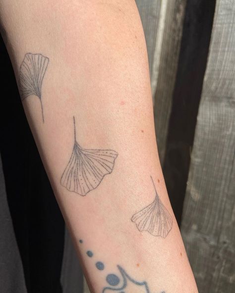 Ginko Leaves Tattoos, Glamorous Tattoo, Ginko Leaf Tattoos, Ginko Leaves, Tattoos 2024, Leaf Tattoo, Warm Scarves, Chic Tattoo, Tattoo Board