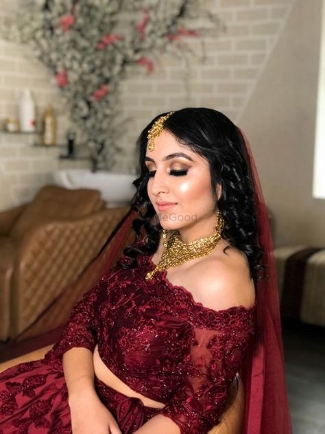 Photo of A beautiful bridal makeup in maroon off-shoulder lehenga. Lehenga Makeup, Wedding Lehengas Bridal, Off Shoulder Lehenga, Beautiful Bridal Makeup, Lehenga Jewellery, Bridal Design, Wedding Lehengas, Lehenga Blouse Designs, Bride Portrait