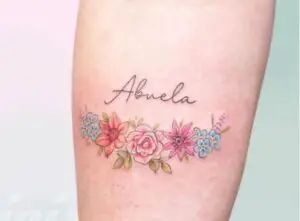 23 Memorial Grandma Tattoo Ideas For Adorable Grandchildren - Tattoo Twist Grandma Outline Tattoo, Memorial Tattoos For Grandma, Grandbaby Tattoo Ideas, Grandma Tattoo Ideas, Grandma Tattoo For Grandkids, Tattoos For Grandma Passing, Grandmother Tattoo Ideas, Tattoos For Grandma, Grandmother Tattoo