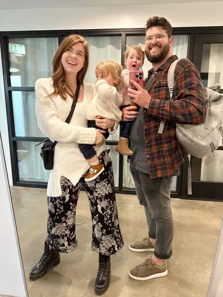 Family selfie winter outfit sweaters , Aria Belt Bag curated on LTK #LTKfamily Family Winter Outfits, Mom Pooch Outfit, Doc Martens Leona, Mom Pooch, Selfie Winter, Family Selfie, International Fashion Designers, Post Baby Body, Post Baby