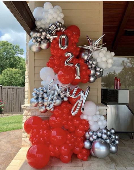 Red Grad Party, Silver Graduation Party, Graduation Party Colors, Graduation Brunch, Backyard Graduation Party, Trunk Party, Party Colors, Graduation Party Planning, Grad Party Decorations