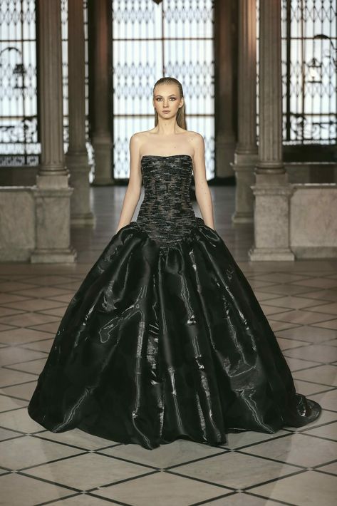 Luxury Black Couture Gown, Tony Ward Couture 2023, Tony Ward Haute Couture 2023, Zac Posen Wedding Dress, Black Corset Gown Haute Couture, Tony Ward Couture, Tony Ward Haute Couture Fall/winter 2022/23, 2022 Ss, Teen Dress