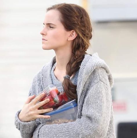 Emma Watson Diet, Emma Watson Outfits, Alex Watson, Lucy Watson, Emma Watson Belle, Emma Watson Style, Girl Sweat, Workout Regimen, British Actresses