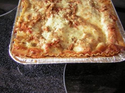 Ground Turkey Lasagna (549 calories for 1/8 of a 9x13 pan) Ground Turkey Lasagna Recipe, Turkey Lasagna Recipe, Ground Turkey Lasagna, Quick Lasagna, Dinner Tomorrow, Quick Meals To Make, Turkey Lasagna, No Boil Lasagna, Meat Lasagna