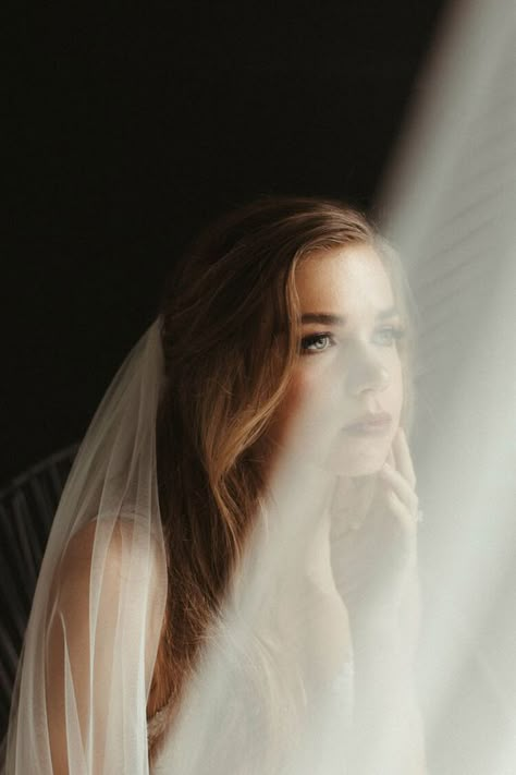 Studio Bridals, Bridal Styled Shoot, White Veil, Wedding Portrait Poses, Bridal Photography Poses, Draw Cute, Bride Photoshoot, Wedding Details Photography, Vogue Wedding