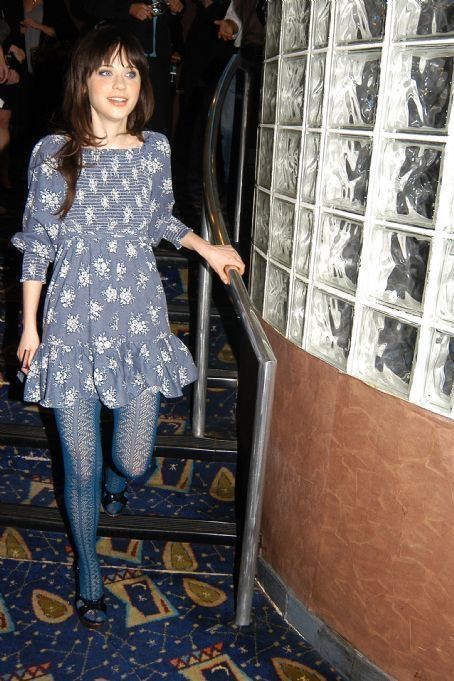 Twee Style, Zooey Deschanel Style, Coloured Tights, 2009 Fashion, Jessica Day, Zooey Deschanel, Live Free, Mode Inspo, Clothespins