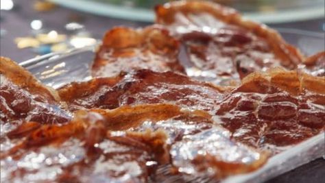 Giada shows how to make a spice rub for her Candied Prosciutto. Candied Prosciutto, Prosciutto Recipe, Prosciutto Recipes, Giada Recipes, Italian Street Food, Italian Wines, Italian Meats, Party Cooking, Italian Recipes Traditional