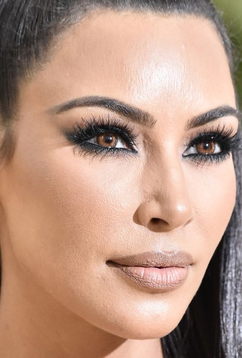 Eyeshadow Designs, Kardashian Beauty, Celebs Without Makeup, Kim Kardashian Makeup, Black Smokey Eye, Lovely Eyes, Bold Makeup, Skin Hair, Photo Makeup