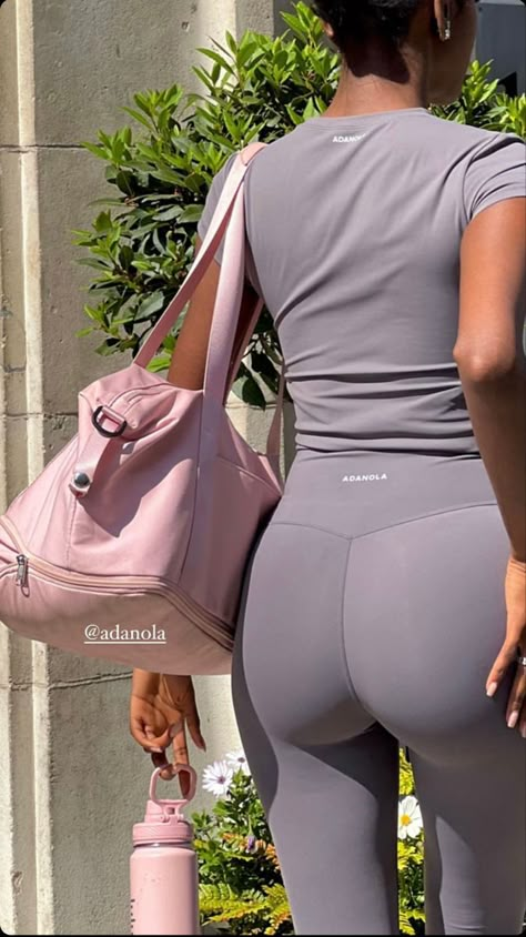 Lilac Gym Outfit, Gym Outfits Black Women, Black Gym Girl, Cute Active Wear Outfits, Gym Girlie, Outfits Black Women, Adrette Outfits, Gymwear Outfits, Mode Tips