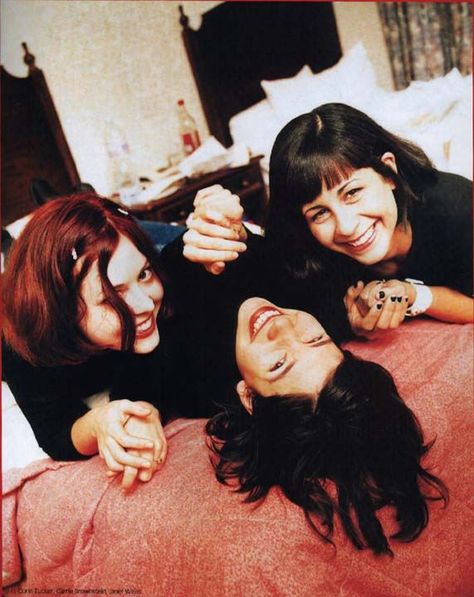 Sleater-Kinney Sleater Kinney 90s, Sleater Kinney Poster, Sleater Kinney, Riot Grrl, Feminist Punk, Kathleen Hanna, Carrie Brownstein, Punk Movement, Mazzy Star