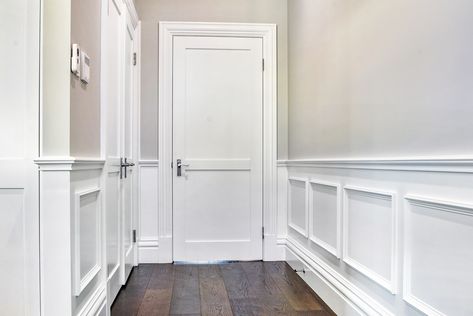 Hampton Style Homes | Popular Hamptons Interiors | Wall Wainscoting Bedroom Hamptons, Trim Wainscoting, Wall Wainscoting, Hamptons Bedroom, Timber Feature Wall, Hamptons Interior Design, Hamptons Style Interior, Hampton Style Home, Timber Wall Panels