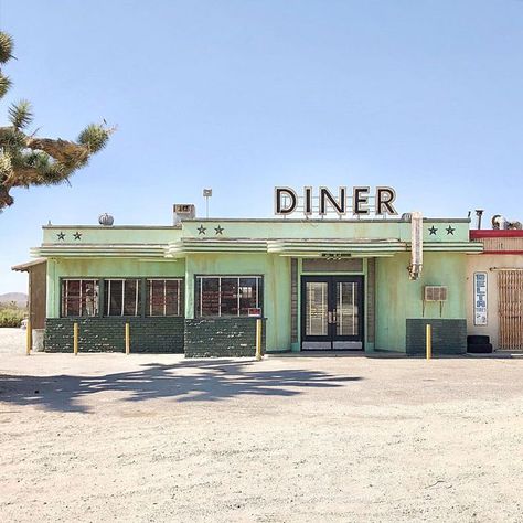 Vintage Diners 1950s, Urban Sketchbook, Oheka Castle, 50s Diner, Trendy Photography, Vintage Diner, Los Angeles Hotels, American Diner, Marriott Hotels