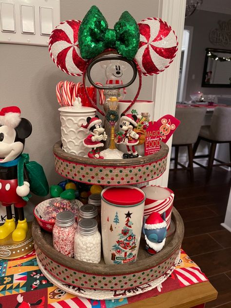 Disney Ornament Display, Disney Christmas Centerpiece, Disney Christmas Office Decorations, Disney Christmas Mantle, Disney Christmas Decorations Indoor, Disney Xmas Tree, Disney Christmas Table, Diy Disney Christmas Decorations, Mickey Mouse Christmas Decorations